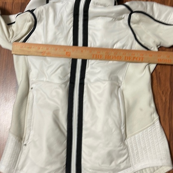 Lululemon Bundle Up White Jacket with Black Accents - Picture 16 of 16